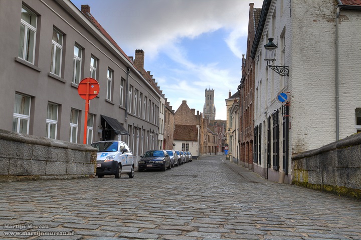 The stone Leeuwbrug in the Leeuwstraat dates from 1627. The stone bridge replaced a wooden one that dated back to the 12th century and was part of the first city ramparts. B&B Emma is located in Saint-Giles, a working class parish that dates back to the 12th century as well. So it's well situated to explore Bruges inside out! 